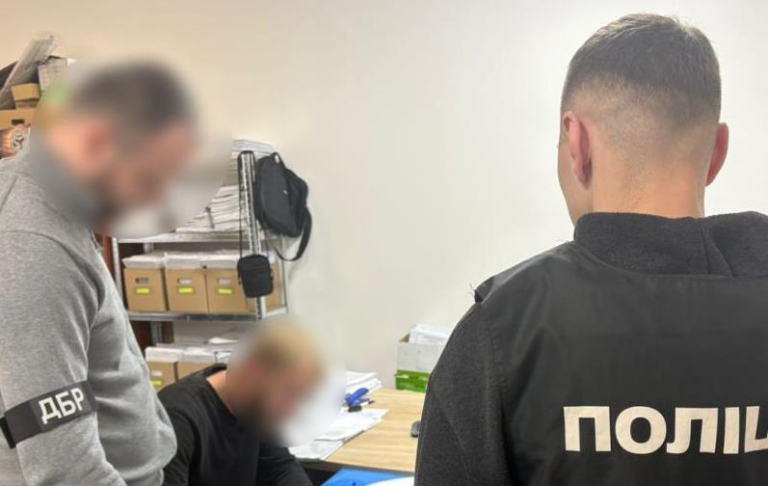 Військові незаконно звільнилися зі служби та отримали 100 000 грн виплат