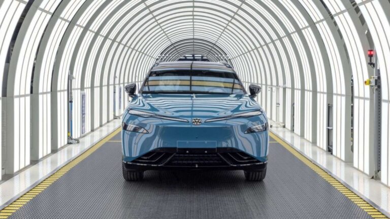 Volkswagen і XPeng запустили виробництво електрокросовера ID. Unyx 08