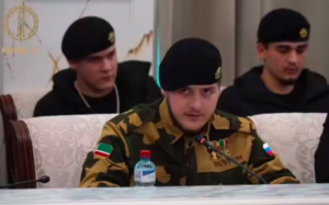 Вперше після ДТП: 18-річний син Кадирова засвітив на публіці погони майора
