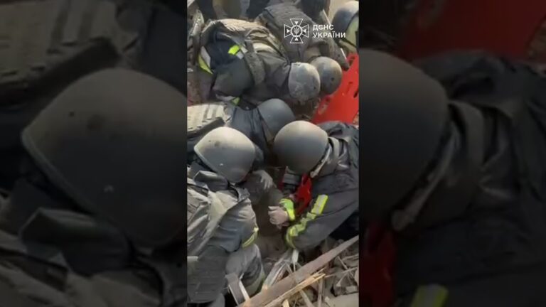 ВИЖИЛА ПІД ТОННАМИ БЕТОНУ!