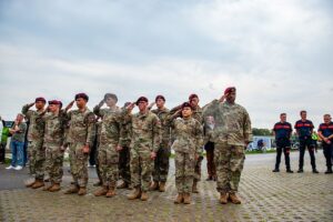 Який план? Трамп стягує війська на Близький Схід