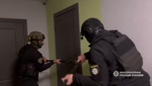 Поліцейські ліквідували у Дніпрі мережу кол-центрів, через які викрадали криптоактиви