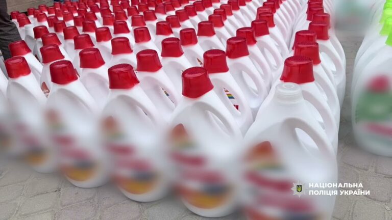 Поліцейські викрили групу, яка налагодила підпільне виробництво підробленого прального порошку