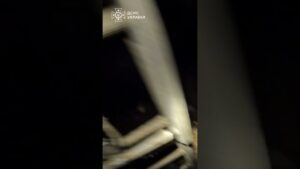 «ВІДХОДЬ! ЛЕТИТЬ!»: рятувальники під прицілом дронів у Краматорську!