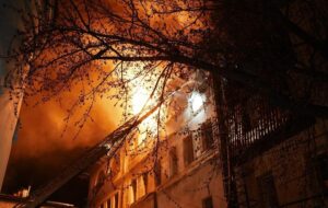 Харків у вогні: з’явилися кадри наслідків атаки