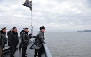 Кім Чен Ин спостерігав за запуском ракет з нового есмінця