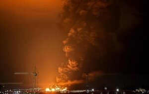 Крим атаують БПЛА: палає нафтобаза