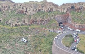 На Канарах перекинувся автобус з туристами, є жертви