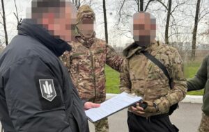 На Харківщині затримали дезертира, який продавав зброю з фронту