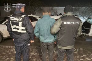 На Хмельниччині вітчима підозрюють у зґвалтуванні малолітньої падчерки