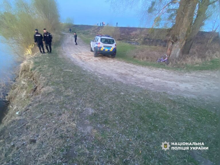 На Рівненщині потонув трирічний хлопчик, ще одну дитину шукають