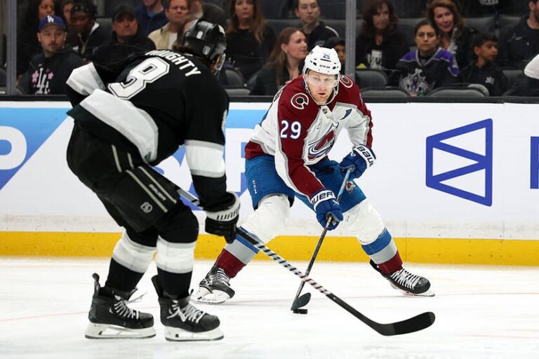 НХЛ: розгромна серія Колорадо триває