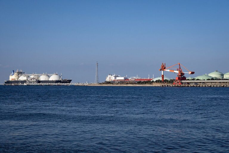 Перший СПГ-танкер пройшов Ормузькою протокою