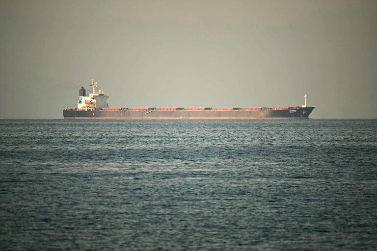 Перший танкер з нафтою пройшов Ормузьку протоку після блокади США