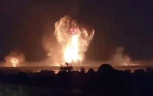 Під атакою аеродроми: у Криму чути численні вибухи