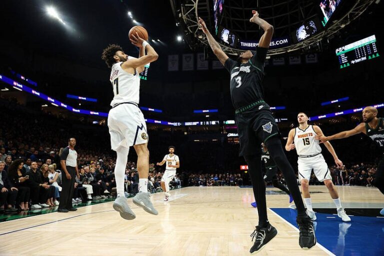 Плей-оф НБА: Міннесота перемогла Денвер