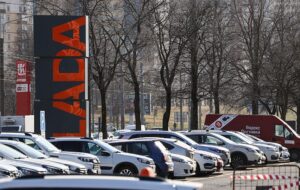Продажі Lada падають: АвтоВАЗ планує призупинити виробництво