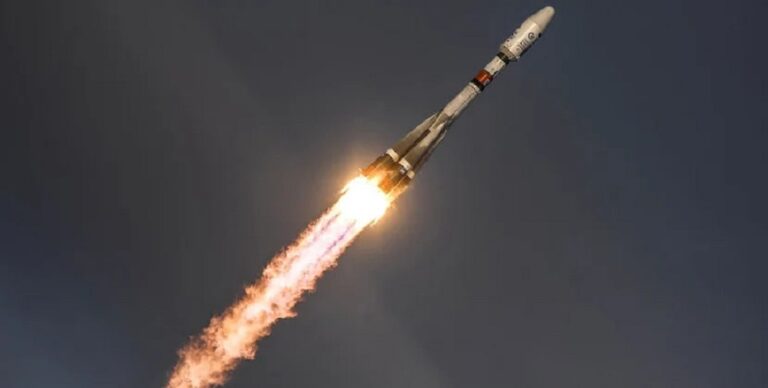 РФ запустила в космос ракету Союз із військовими супутниками