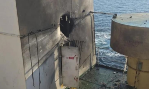 Росіяни поцілили у цивільне торгове судно, яке йшло до порту на Одещині