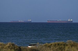 США і Іран відкрили Ормуз. Ціни на нафту реагують