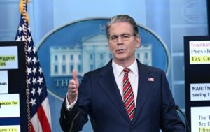 США знову тиснуть на нафту РФ: чим це обернеться для світу