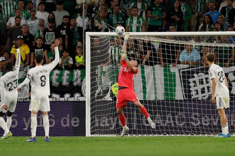 Стала відома оцінка Луніна за матч з Бетісом