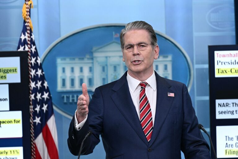 Тепер офіційно: США поновили санкції на нафту РФ