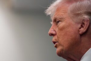 Трамп погодився припинити бомбардування Ірану