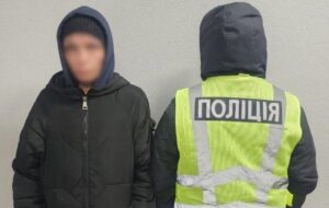 У Києві жінка через ревнощі підпалила двері чоловіку та суперниці
