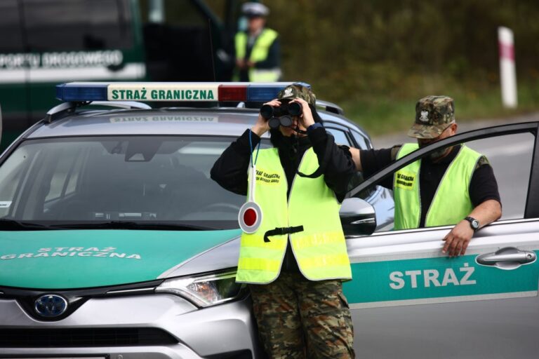 У Польщі затримали українців за перевезення 12 росіян