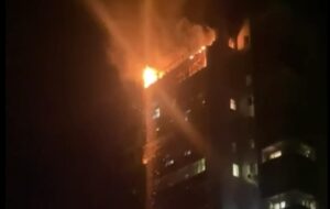 У Сумах БПЛА влучив у багатоповерхівку