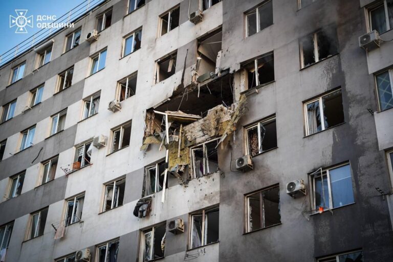 Удар по Одесі: загинув чоловік, шестеро постраждалих