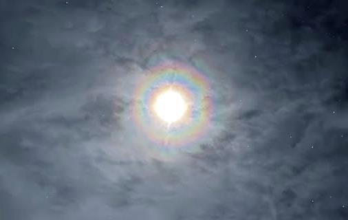 Українські полярники показали вінець Місяця