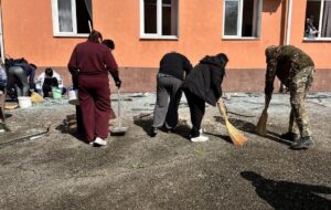 В Туапсе після удару по НПЗ пройшов “нафтовий дощ”