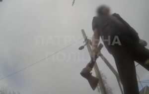 В Запоріжжі чоловік напав на поліцію під час затримання підозрюваного в ДТП