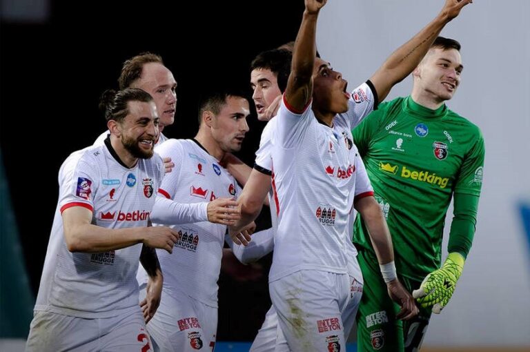 Верес перемагає Оболонь завдяки неуважності воротаря