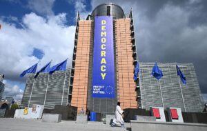 ЄС розглядає суворіші податкові умови для Києва на кредиту в &euro;90 млрд