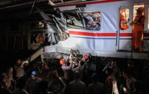 Залізнична катастрофа в Індонезії: кількість загиблих зросла до 14 людей