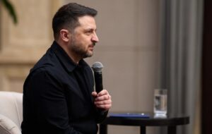 Зеленський анонсував тристоронні переговори