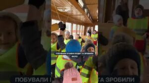 Як працює міський електротранспорт: пластуни побували з екскурсією у трамвайному депо