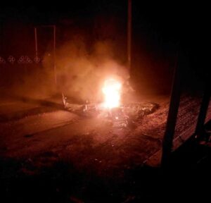 Атака РФ на Дніпро: загорівся дах багатоповерхівки