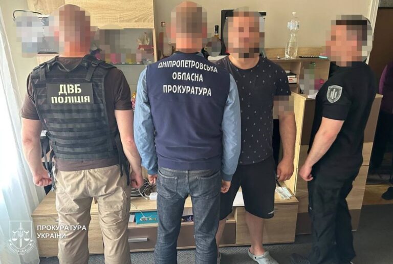 Експравоохоронців з Дніпра підозрюють у катуванні