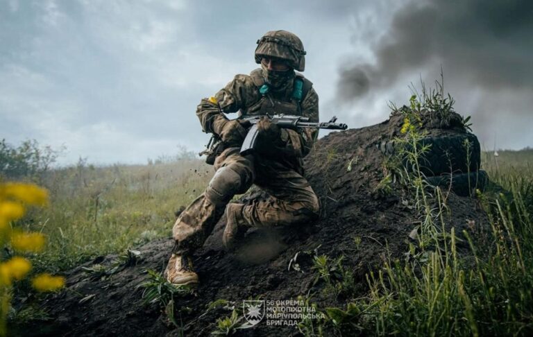 Генштаб заявив про бої по всій лінії фронту