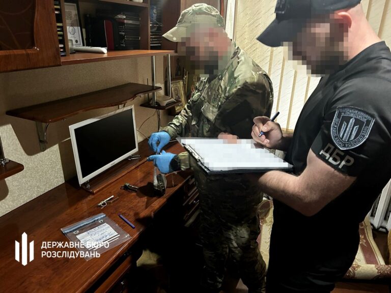 На Донеччині викрили правоохоронця на продажі зброї