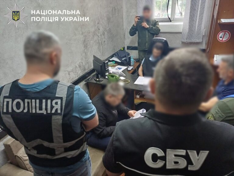 На Львівщині викрили схему вимагання, яку координували з колонії