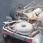 На Миколаївщині автівка з пʼятьма дітьми впала з мосту