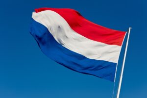 Нідерланди спорядили ЗСУ понад 60 пікапів і дрони