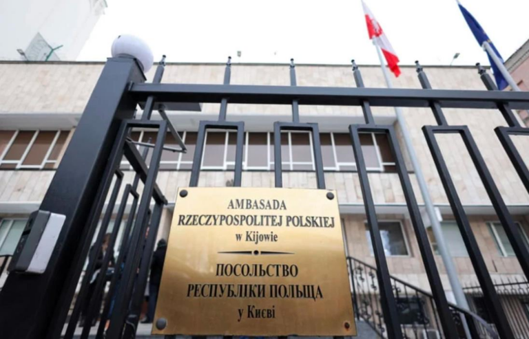 Польща попередила Росію про наслідки ударів по дипмісіях у Києві