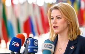 Прем’єр-міністр Латвії оголосила про відставку