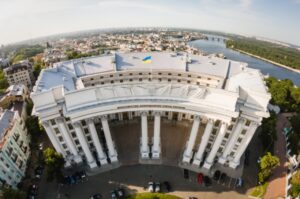 Росіяни пошкодили будівлю МЗС у центрі Києва